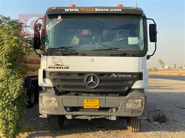 مرسيدس اكتروس